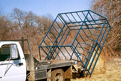 Orange Ox - Orange Ox  - Hay Conserver Bale Feeder - Easy to move, easy to save 100$